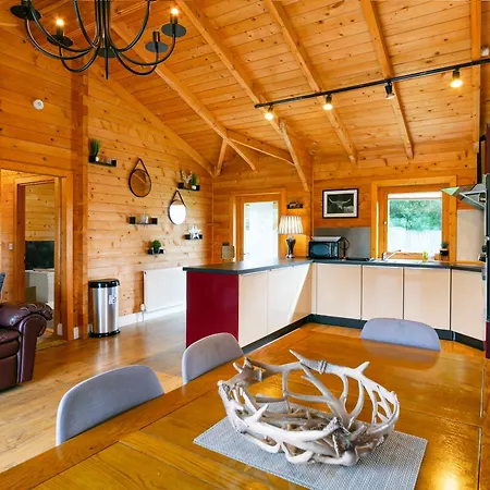 Prázdninový dům Sleeps6- Hot Tub- Pet Friendly- Log Burner *