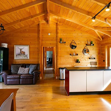 Prázdninový dům Sleeps6- Hot Tub- Pet Friendly- Log Burner *