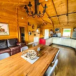 Sleeps6- Hot Tub- Pet Friendly- Log Burner * Йорк