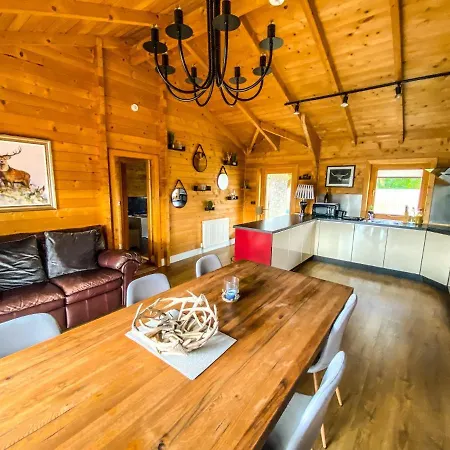 Sleeps6- Hot Tub- Pet Friendly- Log Burner * York