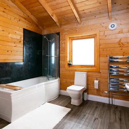 Sleeps6- Hot Tub- Pet Friendly- Log Burner Holiday home York