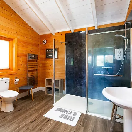 Holiday home Sleeps6- Hot Tub- Pet Friendly- Log Burner