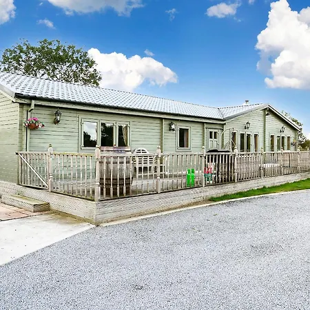 Feriehus Sleeps6- Hot Tub- Pet Friendly- Log Burner York