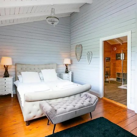 Sleeps6- Hot Tub- Pet Friendly- Log Burner * York