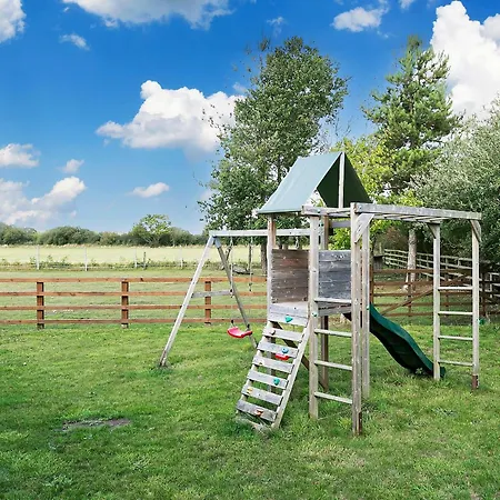 Sleeps6- Hot Tub- Pet Friendly- Log Burner York