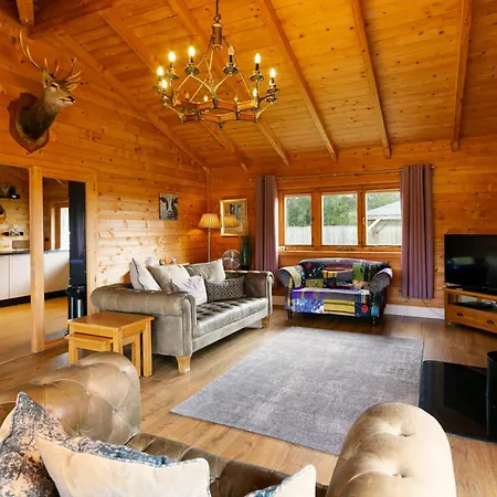 Sleeps6- Hot Tub- Pet Friendly- Log Burner Holiday home *