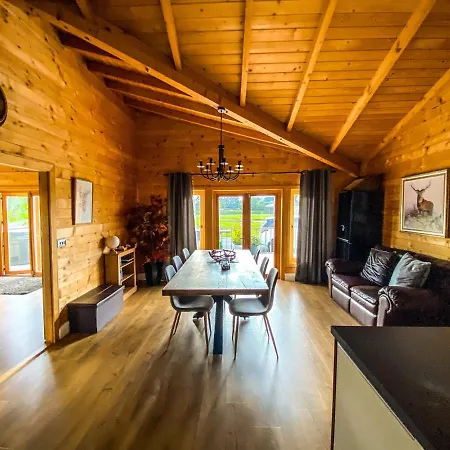 Sleeps6- Hot Tub- Pet Friendly- Log Burner * York