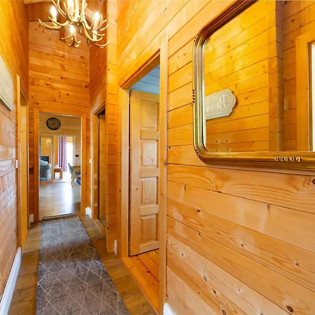 Sleeps6- Hot Tub- Pet Friendly- Log Burner