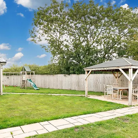 Σπίτι διακοπών Sleeps6- Hot Tub- Pet Friendly- Log Burner