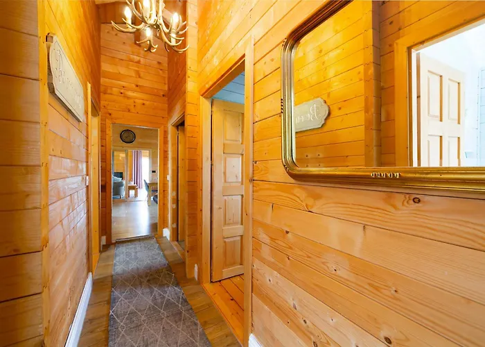 Sleeps6- Hot Tub- Pet Friendly- Log Burner